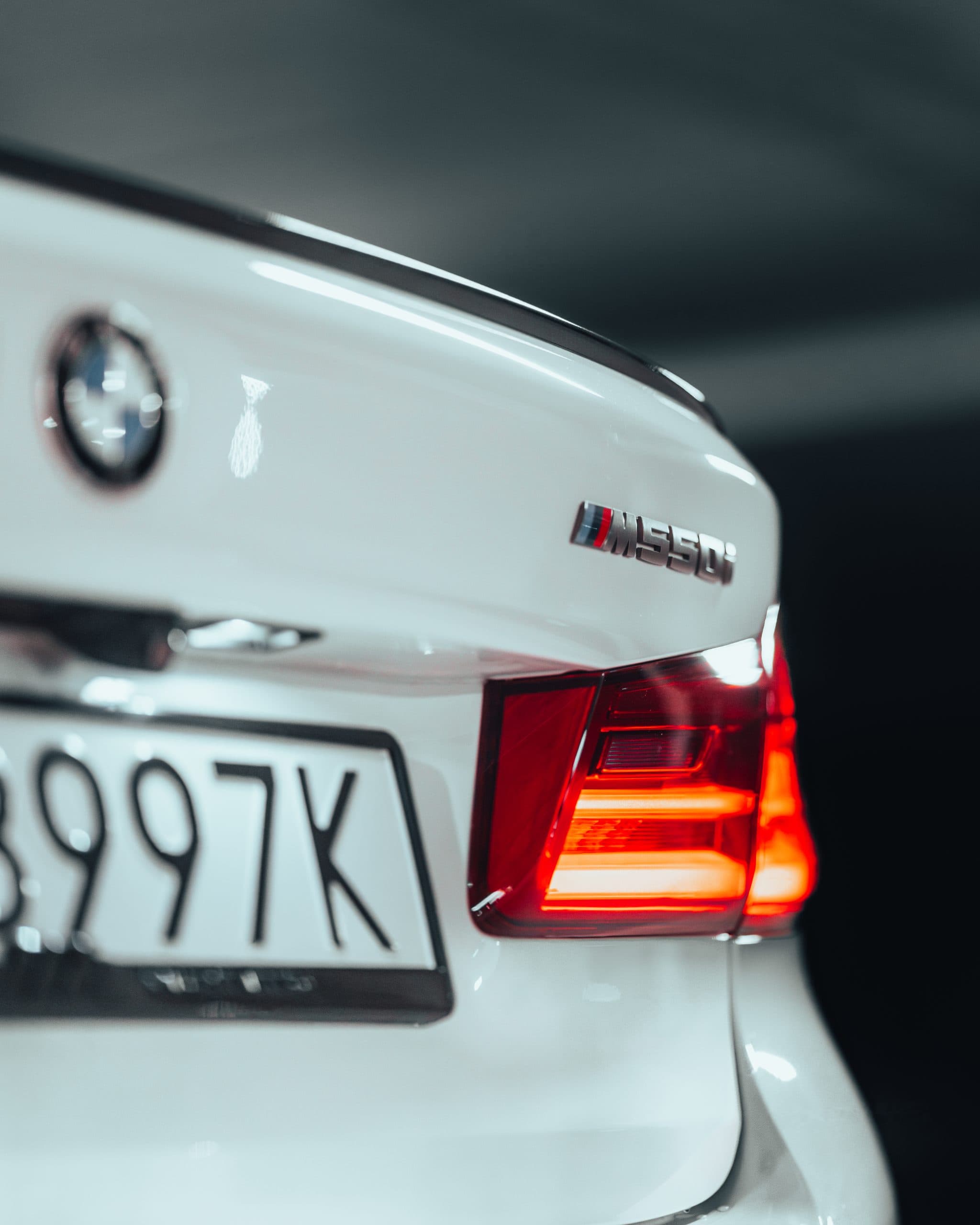 BMW M550i 700 KM - zdjęcie 12