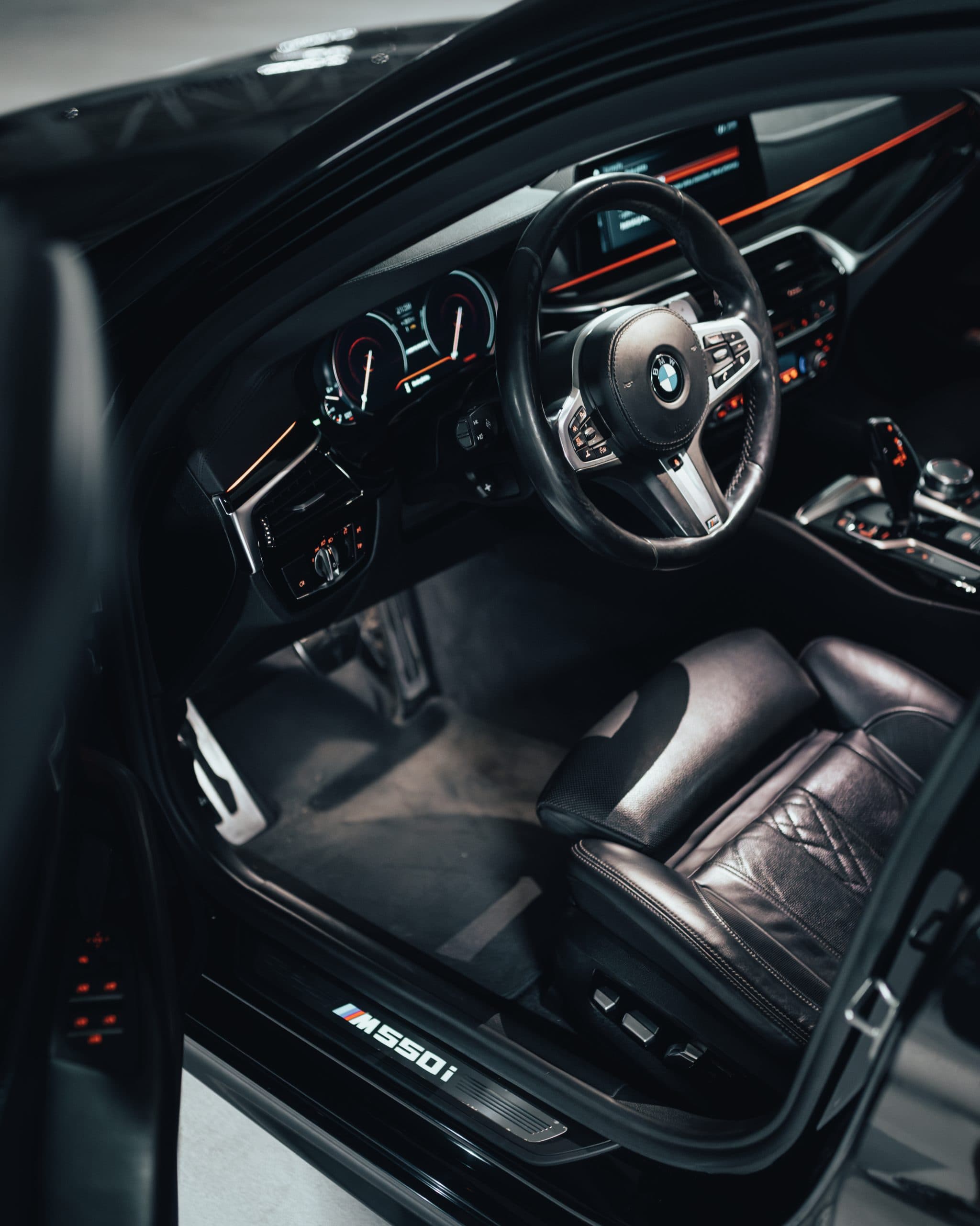 BMW M550i - zdjęcie 3